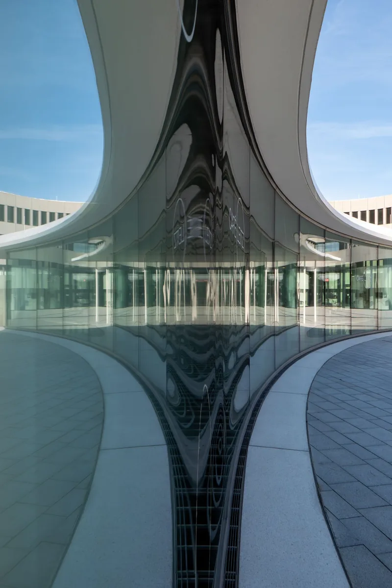 Mirror World I, Street 2026